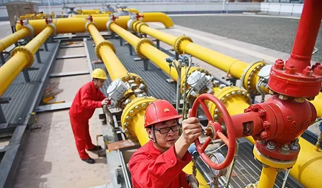 traditional oil & gas pipeline inspection by manual